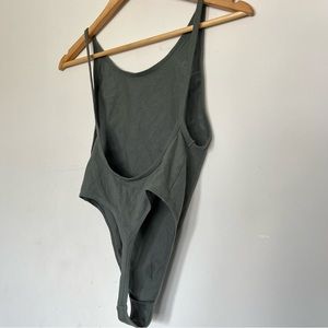 *bundle 3/30$* camo green backless bodysuit || tna